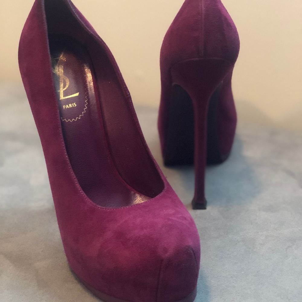 Yves Saint Laurent Pumps